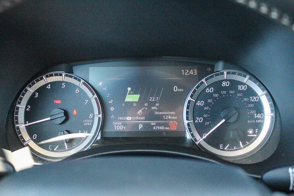Used 2025 Toyota Highlander LE FWD image 14