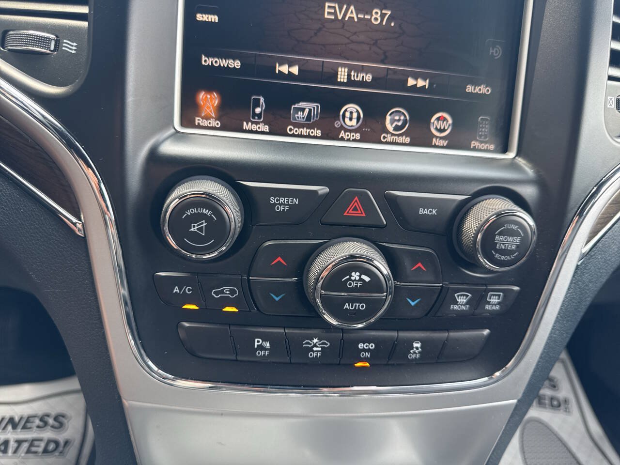 Used 2014 Jeep Grand Cherokee Overland w/ Advanced Technology Group AWD/4WD image 30