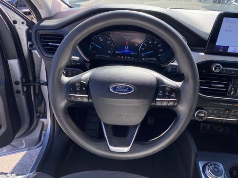Used 2021 Ford Escape SE image 12
