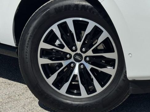 Used 2025 Ford Expedition Max Platinum image 36