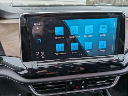 Used 2024 Volkswagen Atlas SE AWD/4WD image 12
