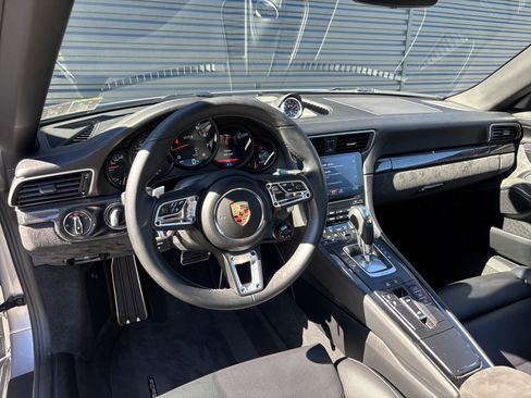 Certified 2019 Porsche 911 image 14