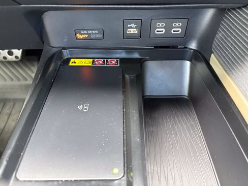 Used 2025 Toyota Camry SE FWD image 18