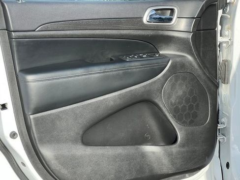 Used 2018 Jeep Grand Cherokee Laredo w/ All-Weather Capability Group image 14