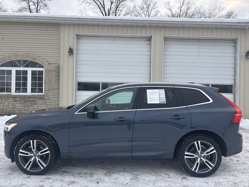 Used 2018 Volvo XC60 T6 Momentum w/ Convenience Package image 9
