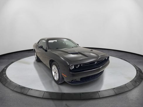 Used 2023 Dodge Challenger SXT RWD image 3