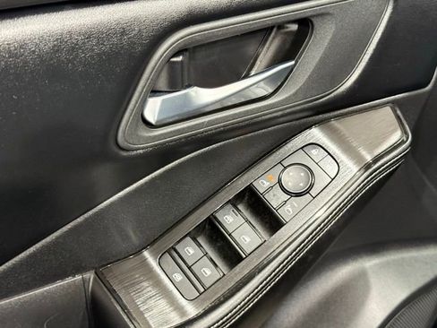 Used 2025 Nissan Rogue SV image 15