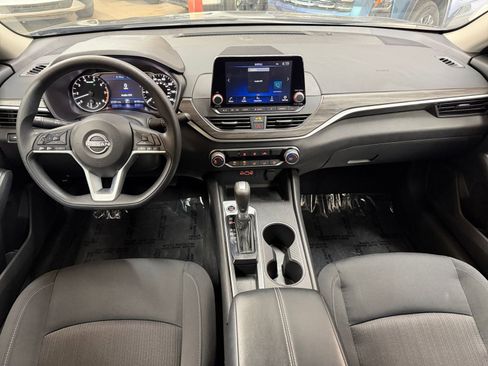 Used 2025 Nissan Altima 2.5 SV FWD image 33