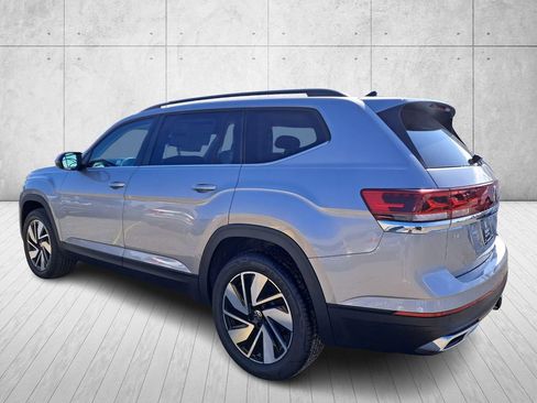 Used 2025 Volkswagen Atlas SE image 3