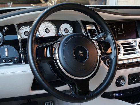 Used 2018 Rolls-Royce Wraith image 15