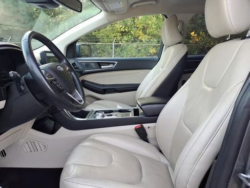 Used 2022 Ford Edge Titanium image 12