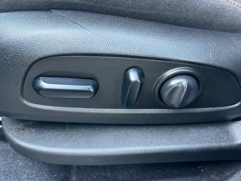 Used 2018 Chevrolet Equinox LT FWD image 15