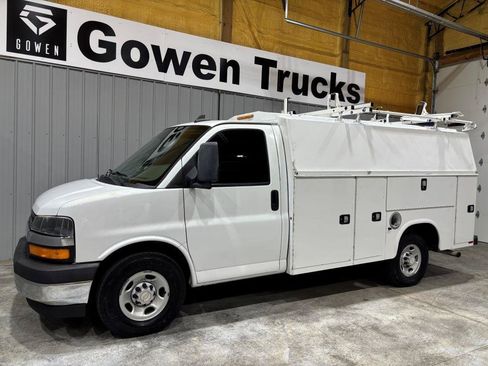 Used 2018 Chevrolet Express 3500 w/ Power Convenience Package RWD image 4