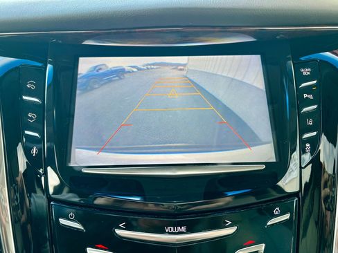 Used 2015 Cadillac Escalade Luxury image 25