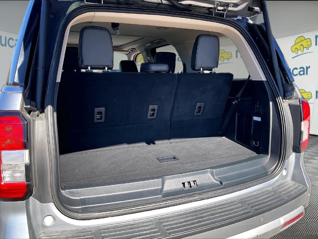 Used 2024 Ford Expedition XLT AWD/4WD image 37