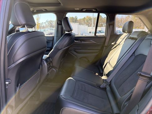 Used 2024 Jeep Grand Cherokee Altitude image 31