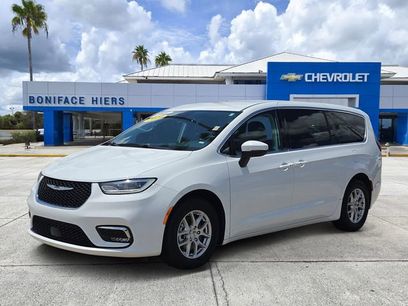 Used 2023 Chrysler Pacifica Touring-L