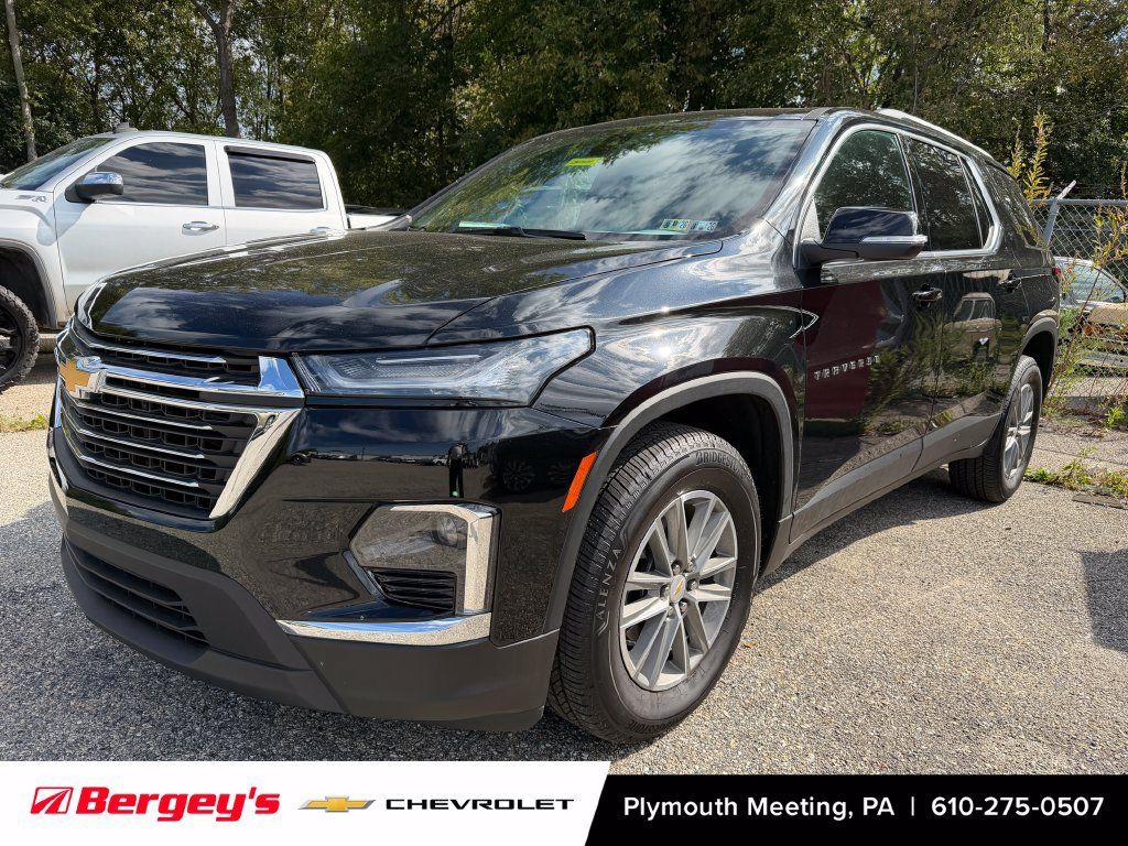 Used 2023 Chevrolet Traverse LT w/ LPO, Cargo Package FWD image 6