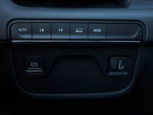 Certified 2022 Cadillac Escalade Premium Luxury image 17