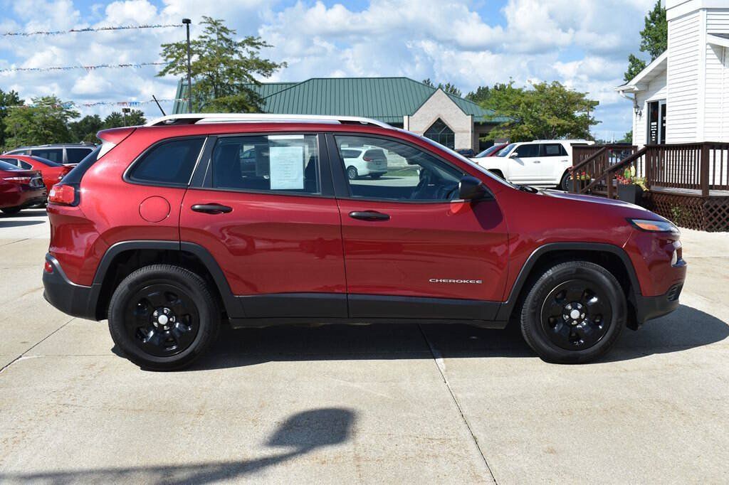 Used 2014 Jeep Cherokee Sport w/ Trailer Tow Group AWD/4WD image 2