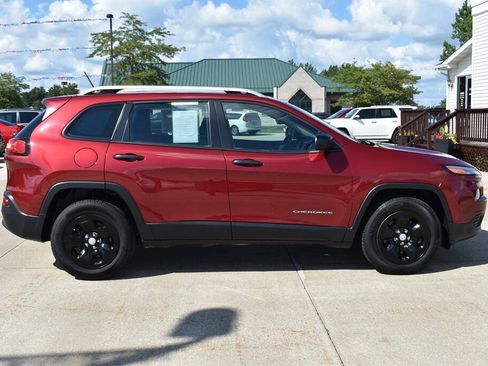 Used 2014 Jeep Cherokee Sport w/ Trailer Tow Group AWD/4WD image 2