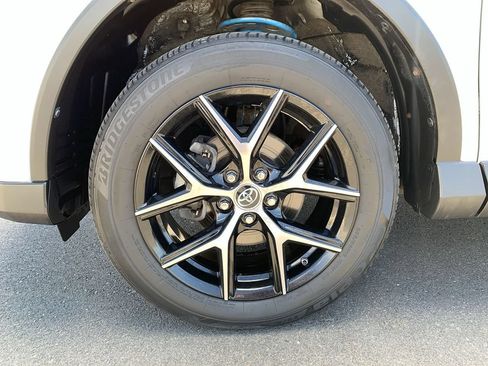 Used 2017 Toyota RAV4 SE AWD/4WD image 11