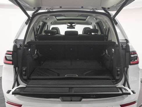 Used 2023 BMW X7 xDrive40i w/ Dynamic Handling Package image 7