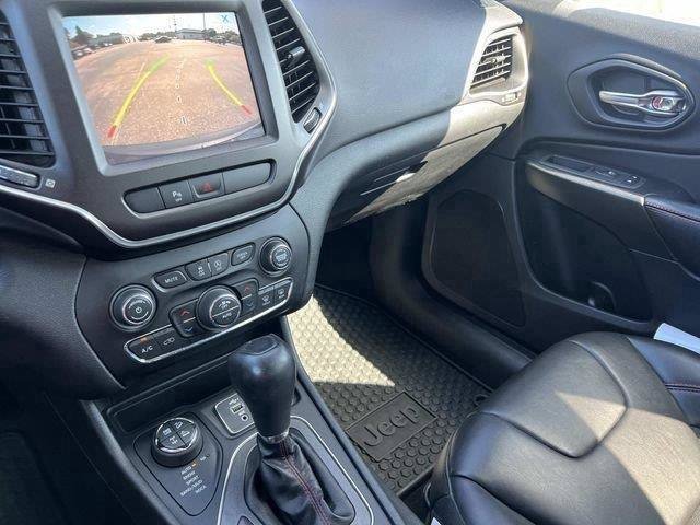 Used 2020 Jeep Cherokee Trailhawk w/ Cold Weather Group AWD/4WD image 30