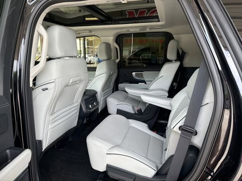 Used 2025 Ford Expedition Platinum w/ Platinum Ultimate Package AWD/4WD image 21