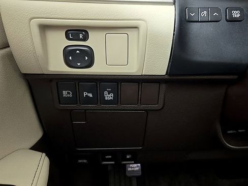 Used 2018 Lexus ES 350 w/ Luxury Package w/Wood Trim image 26