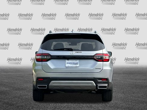 Used 2025 Honda Pilot Touring image 6