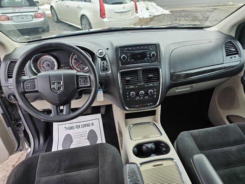 Used 2016 Dodge Grand Caravan SXT image 12