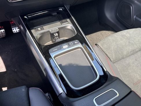 Used 2025 Mercedes-Benz GLB 250 4MATIC image 14