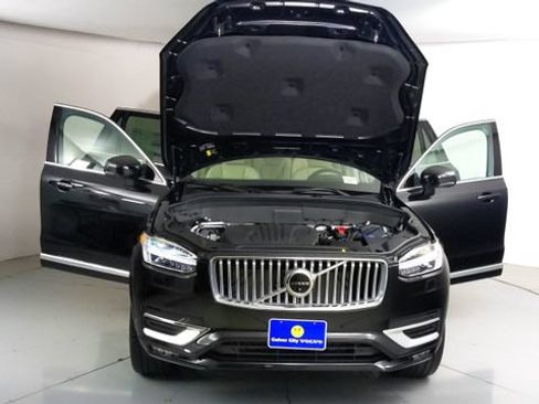 Used 2023 Volvo XC90 B5 Plus w/ Protection Package Premier AWD/4WD image 16
