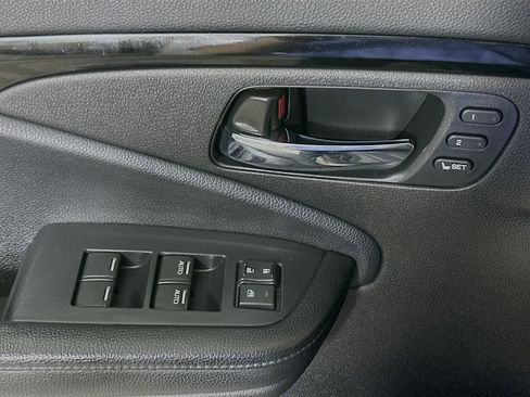 Certified 2018 Honda Pilot Touring image 21