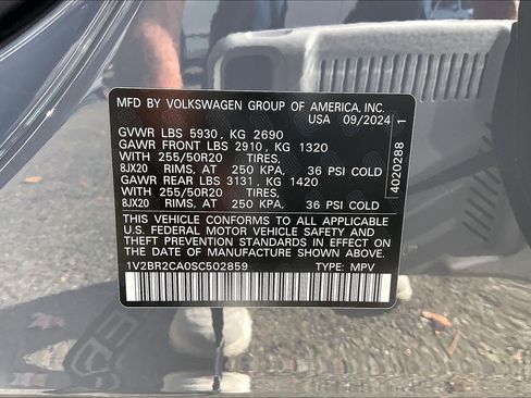 Certified 2025 Volkswagen Atlas SEL image 33