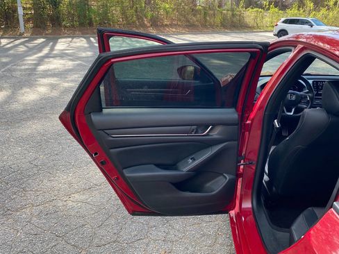 Used 2018 Honda Accord Sport image 32