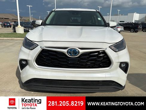 Used 2023 Toyota Highlander LE AWD/4WD image 8