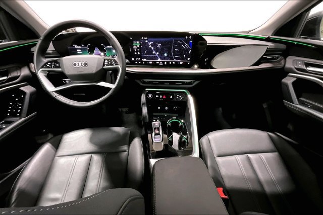 Certified 2025 Audi Q5 Premium AWD/4WD image 10