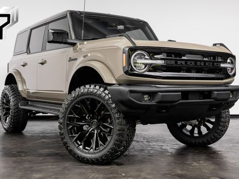 Used 2025 Ford Bronco Outer Banks AWD/4WD image 1