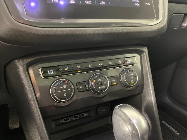 Used 2020 Volkswagen Tiguan SE w/ Panoramic Sunroof Package AWD/4WD image 8