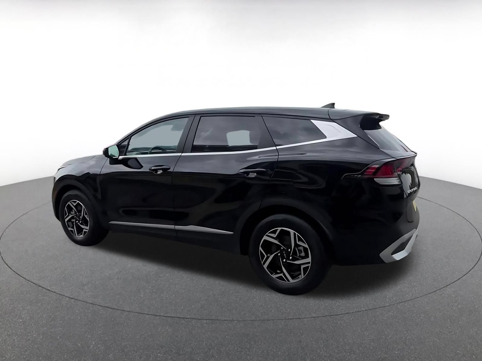 Used 2025 Kia Sportage LX FWD image 9