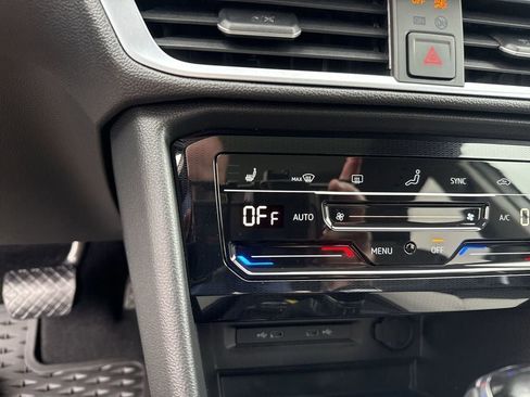 New 2025 Volkswagen Taos SE image 34