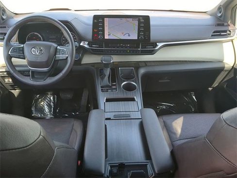 Certified 2023 Toyota Sienna Platinum image 15