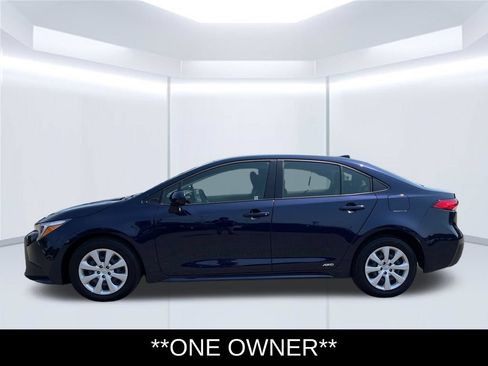 Used 2025 Toyota Corolla LE AWD/4WD image 2