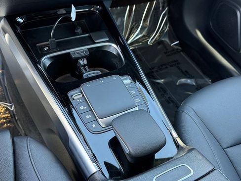 Used 2022 Mercedes-Benz GLB 250 image 20