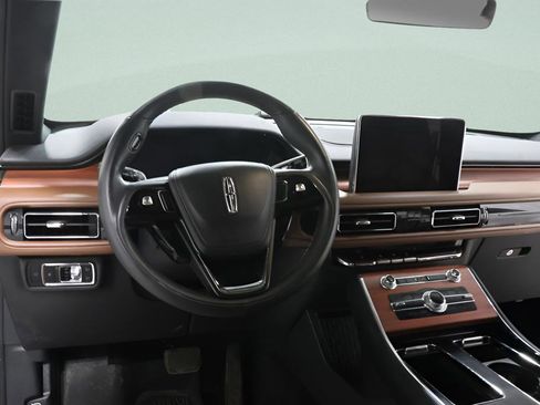 Used 2024 Lincoln Aviator Reserve w/ Equipment Group 201A image 9