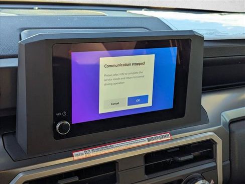 Certified 2025 Toyota Tacoma SR5 AWD/4WD image 11