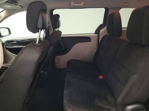 Used 2018 Dodge Grand Caravan SE image 18