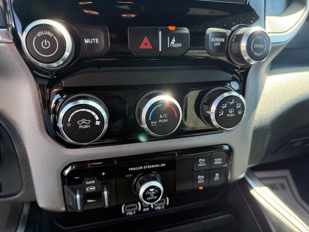 Used 2026 RAM 1500 Express AWD/4WD image 20